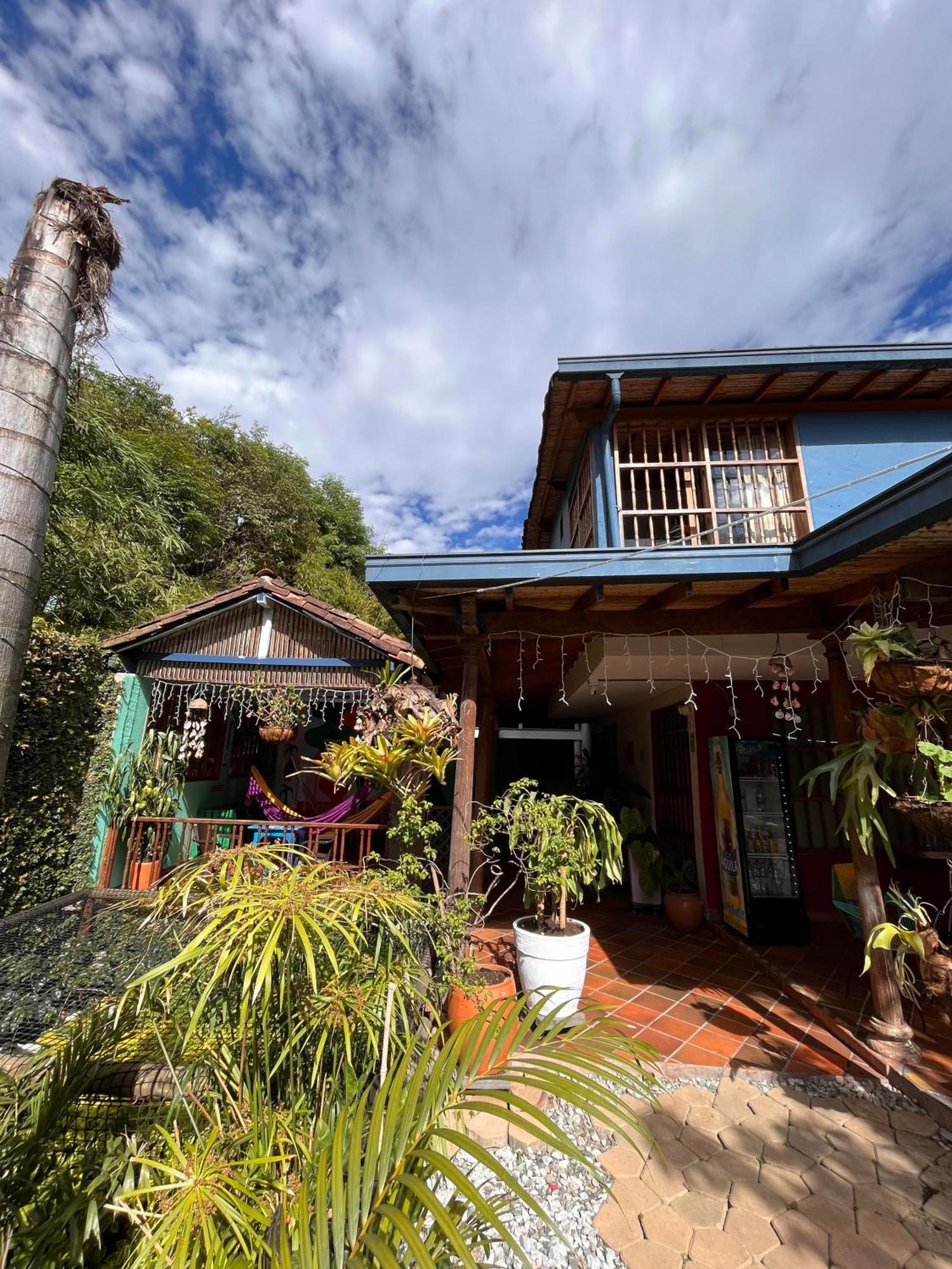 Yolo Hostel Medellín Extérieur photo