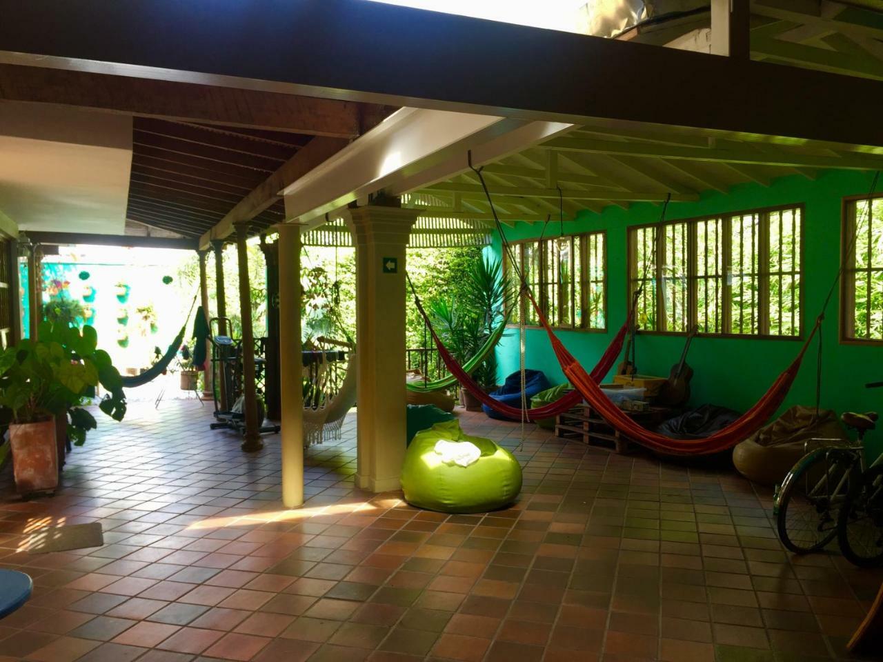 Yolo Hostel Medellín Extérieur photo